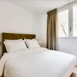 2 Bedroom Montaigne Tour Eiffel