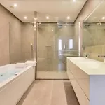 2 Bedroom Montaigne Tour Eiffel