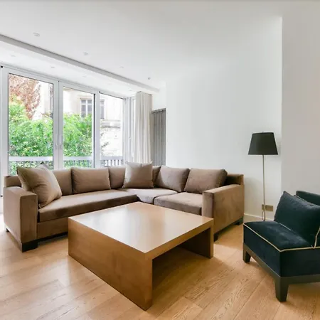 2 Bedroom Montaigne Tour Eiffel Appartamento