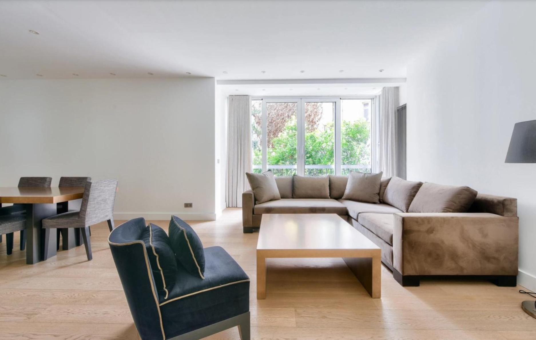 2 Bedroom Montaigne Tour Eiffel Appartamento Parigi